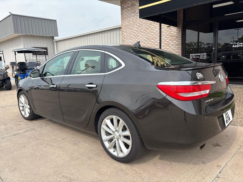 2012 Buick Verano Leather GroupImage 11