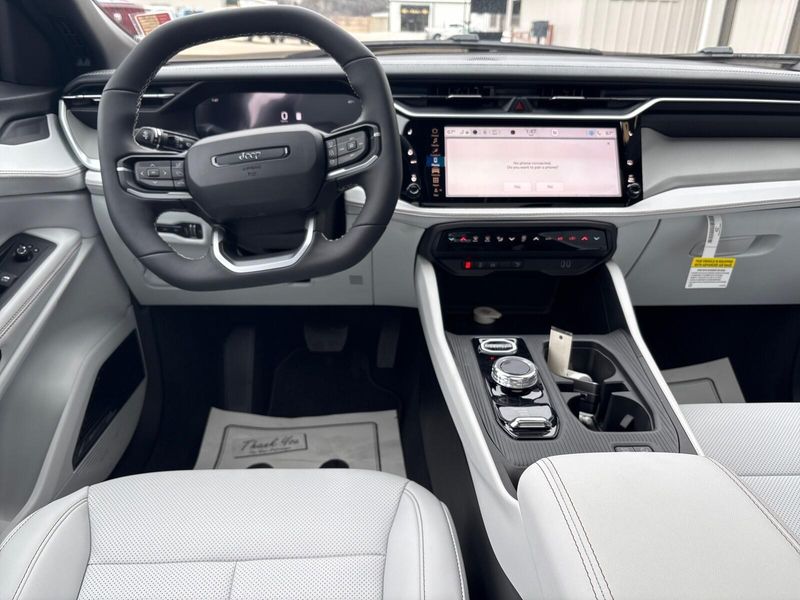 New 2026 Jeep Cherokee Limited 4x4Image 5