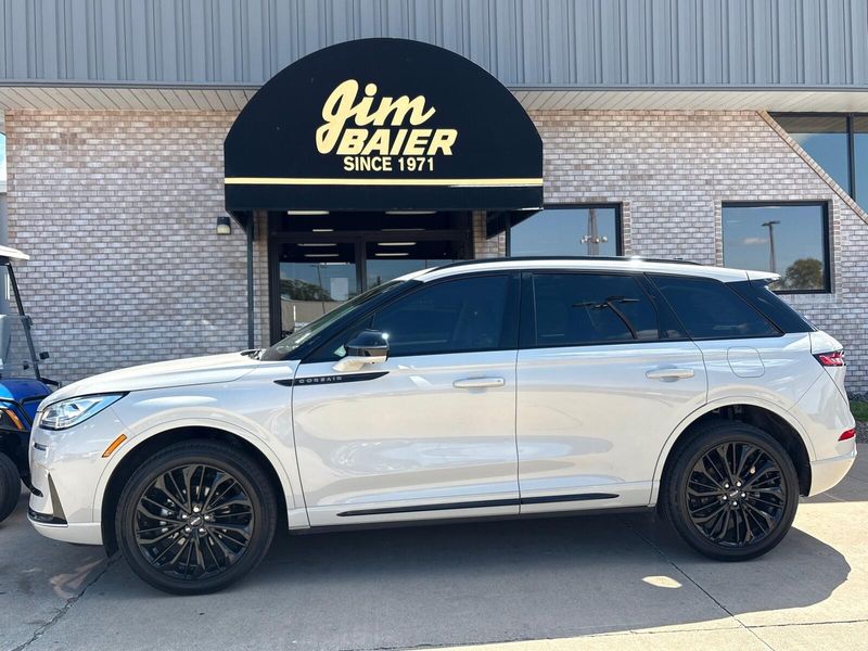 Used 2023 Lincoln Corsair ReserveImage 2