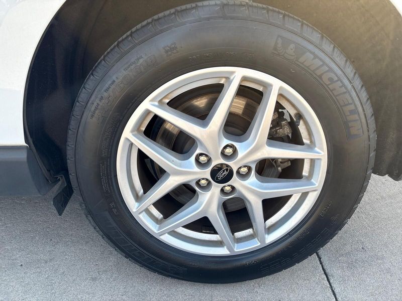 2023 Ford Edge SEL photo 11