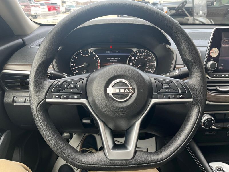 2023 Nissan Altima 2.5 SVImage 13