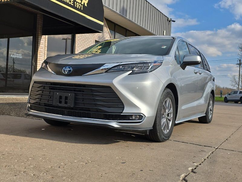 2022 Toyota Sienna XLEImage 5