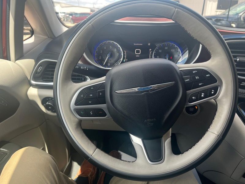 2018 Chrysler Pacifica LimitedImage 15