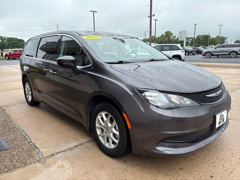 Used 2023 Chrysler Voyager LXImage 8