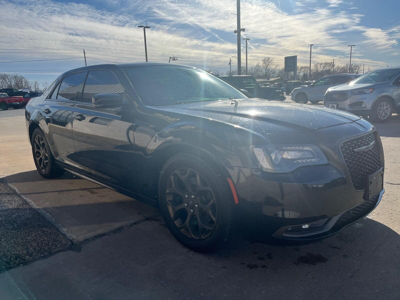 2016 Chrysler 300 300SImage 7