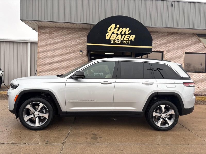 New 2026 Jeep Grand Cherokee Limited 4x4Image 2