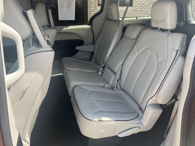 2018 Chrysler Pacifica LimitedImage 4