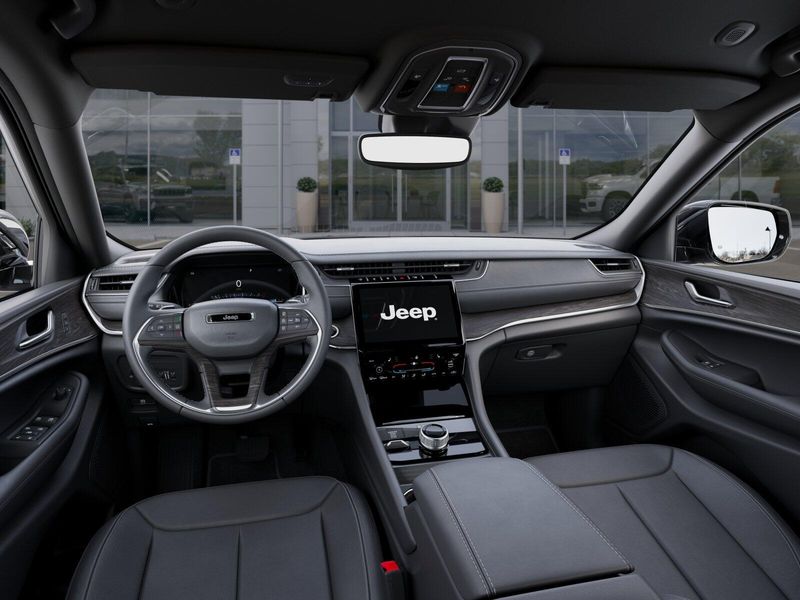 New 2025 Jeep Grand Cherokee Limited 4x4Image 34