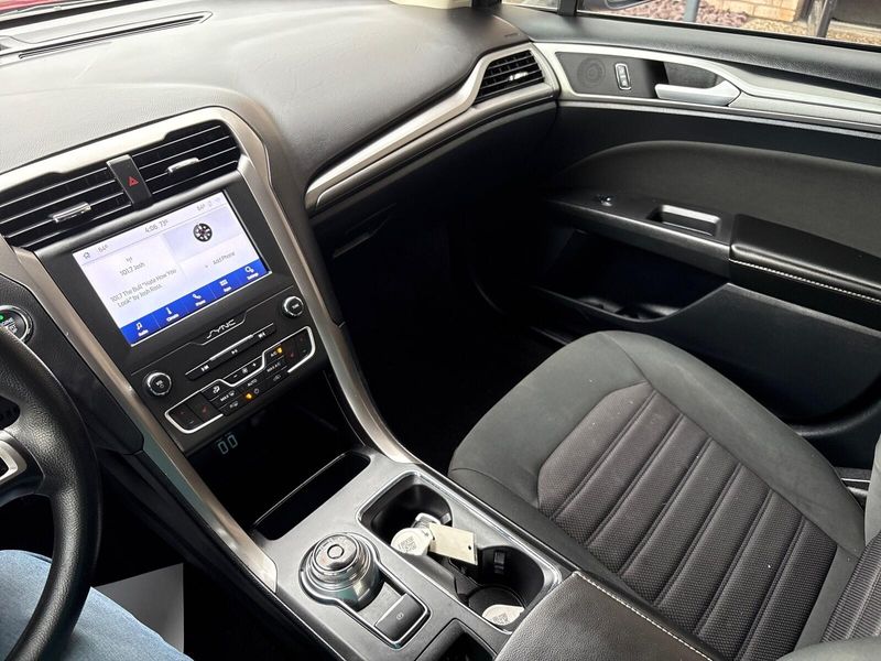 Used 2020 Ford Fusion SEImage 17