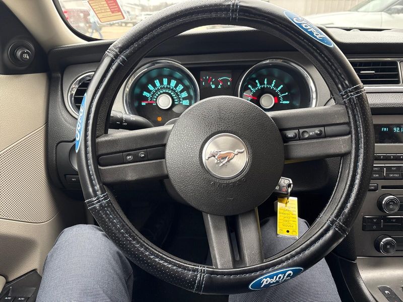 Used 2011 Ford Mustang V6Image 14