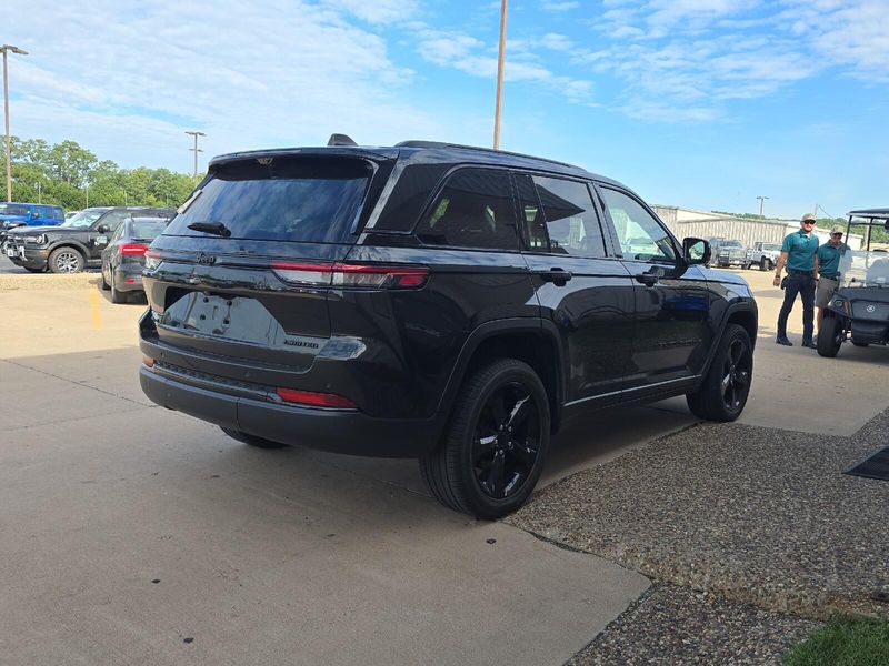 Used 2023 Jeep Grand Cherokee LimitedImage 8