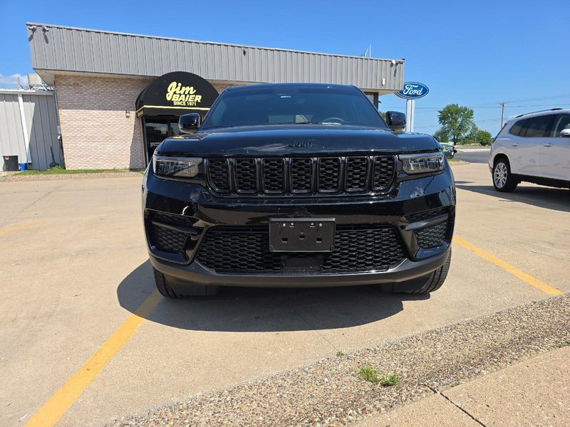 2023 Jeep Grand Cherokee AltitudeImage 4