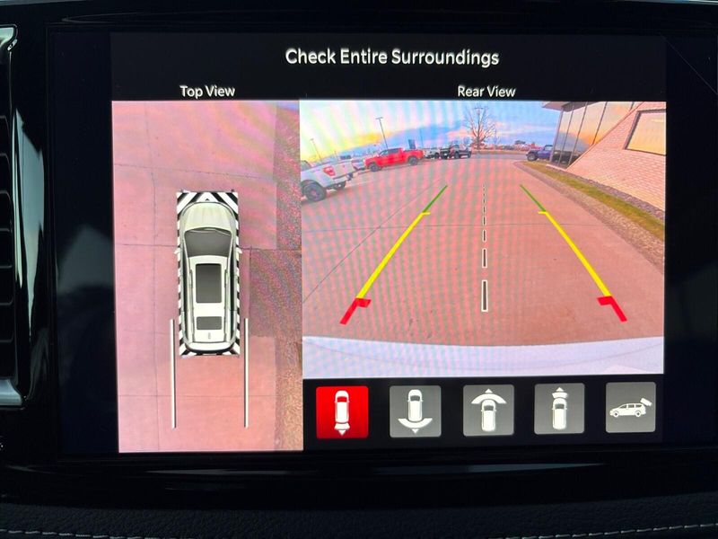 New 2026 Chrysler Pacifica Select AwdImage 19