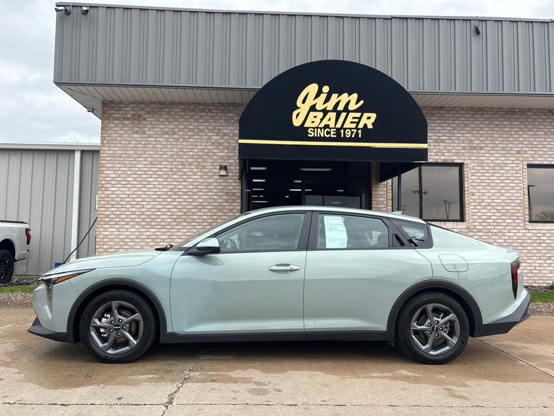 Used 2025 Kia K4 LXImage 2