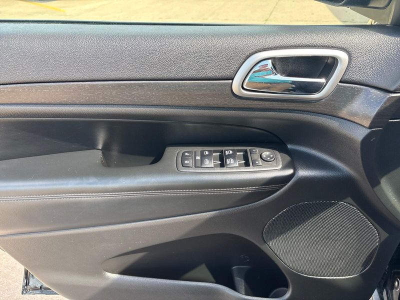 2018 Jeep Grand Cherokee LaredoImage 12