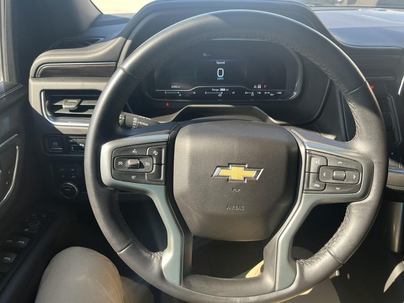 2023 Chevrolet Suburban LTImage 19