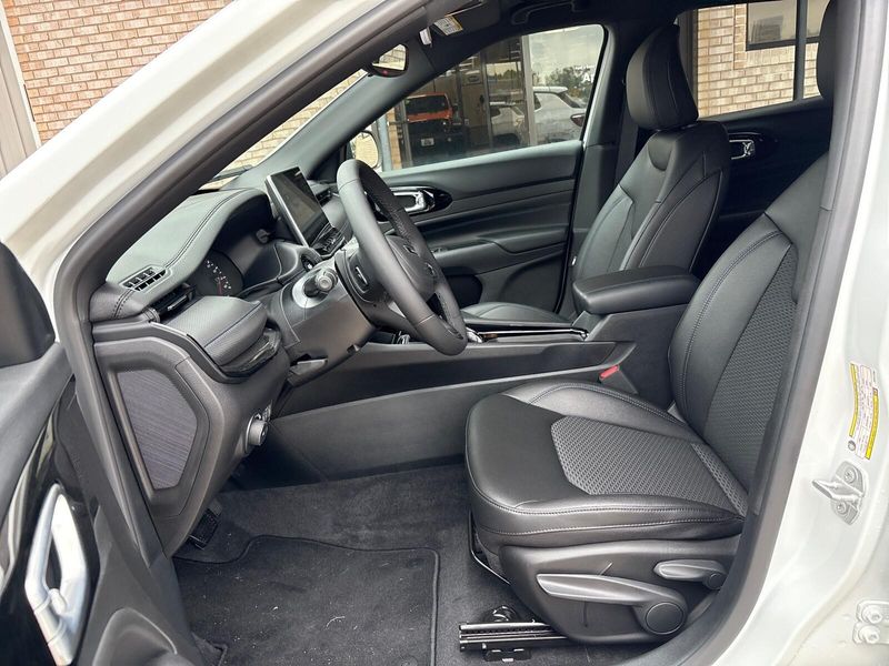 2025 Jeep Compass Latitude 4x4Image 3