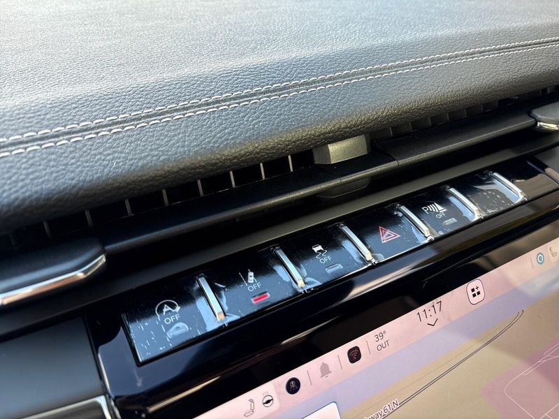 New 2025 Jeep Grand Cherokee L Limited 4x4Image 25