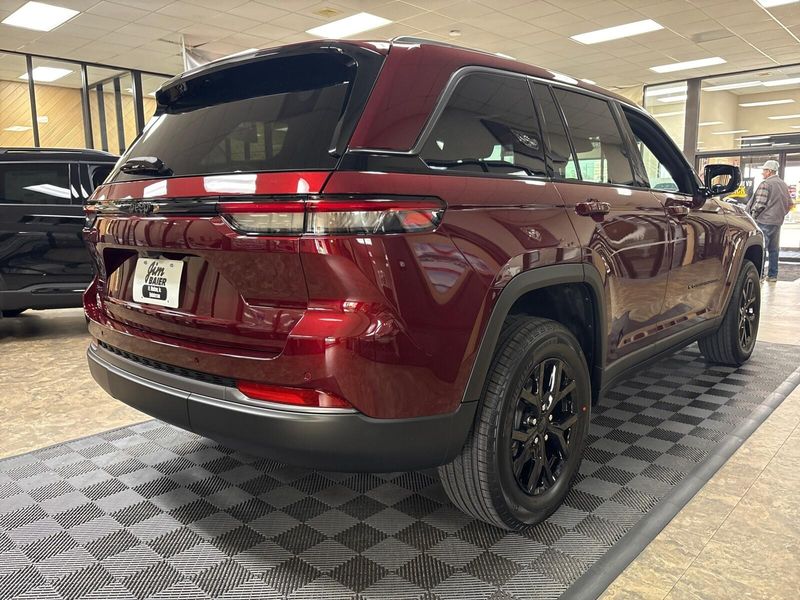 New 2026 Jeep Grand Cherokee Laredo Altitude 4x4Image 6