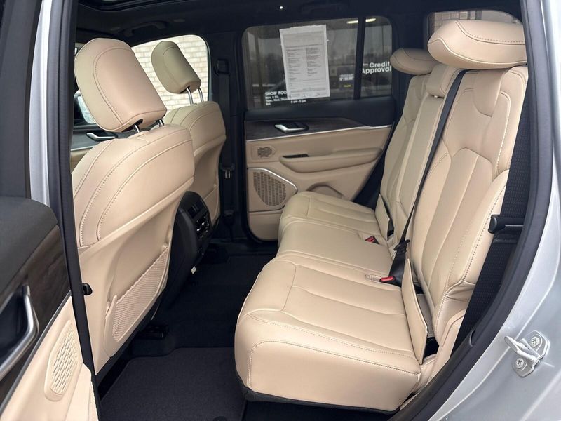 New 2026 Jeep Grand Cherokee Limited 4x4Image 4