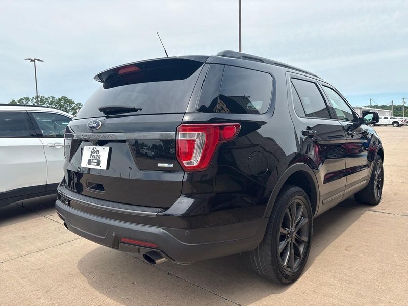 Used 2019 Ford Explorer XLTImage 8