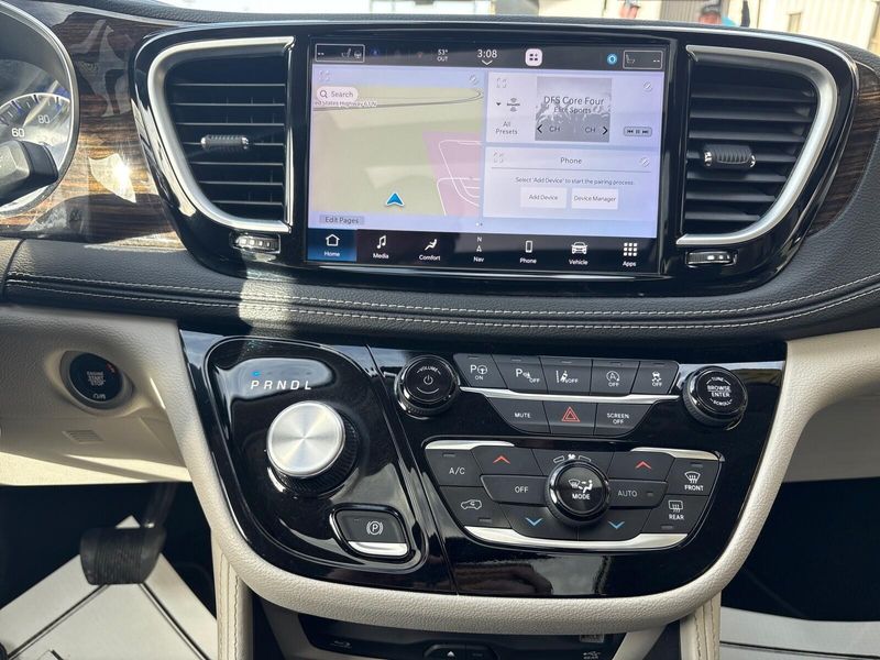 Used 2023 Chrysler Pacifica LimitedImage 20