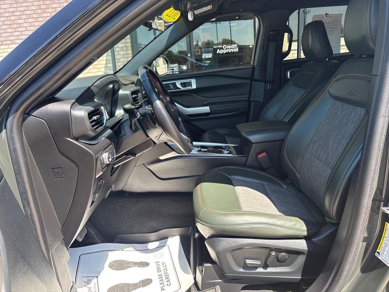 Used 2022 Ford Explorer TimberlineImage 3