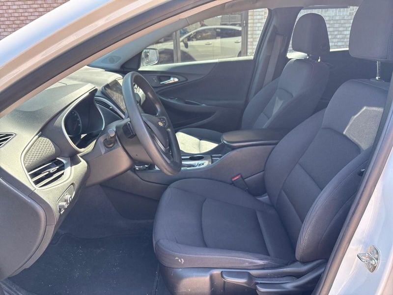 Used 2023 Chevrolet Malibu LSImage 3