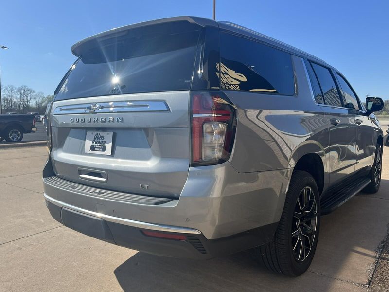 2023 Chevrolet Suburban LTImage 12