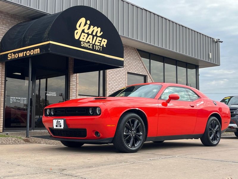 2020 Dodge Challenger SXTImage 1