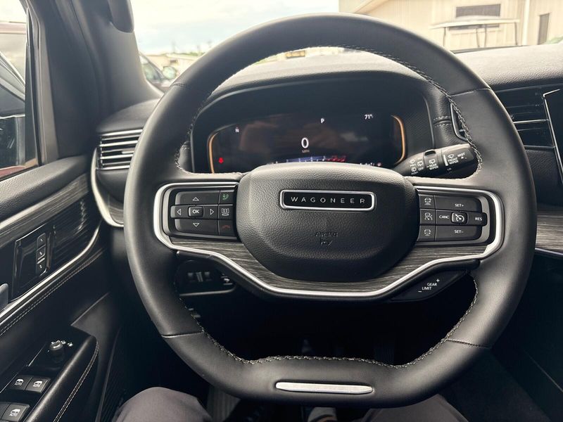 2024 Jeep Wagoneer L Series IIImage 15