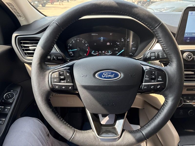 2021 Ford Escape SELImage 13