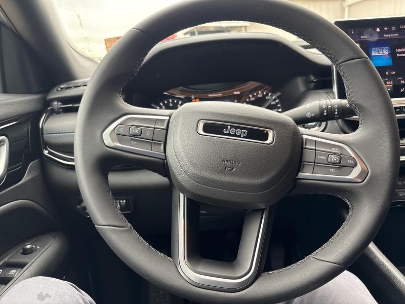 2025 Jeep Compass Latitude 4x4Image 13