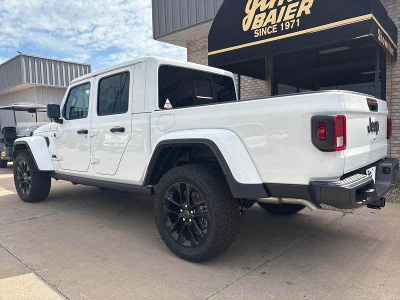 New 2025 Jeep Gladiator Nighthawk 4x4Image 10