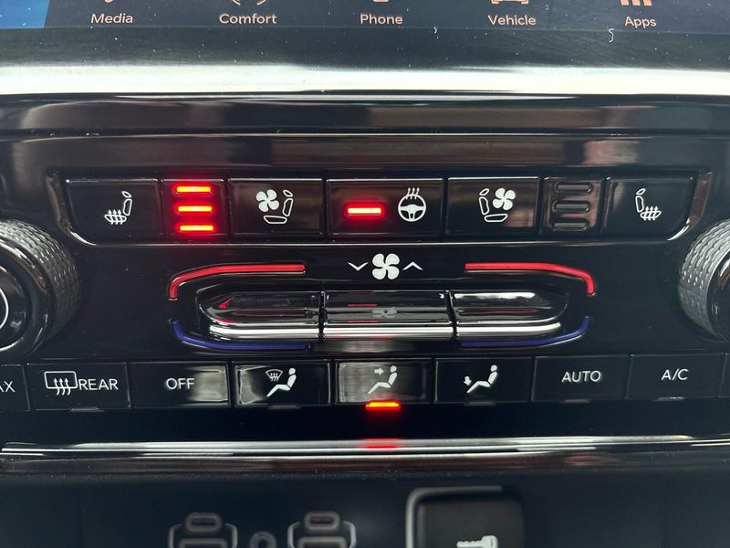 Used 2024 Jeep Grand Cherokee L LimitedImage 23