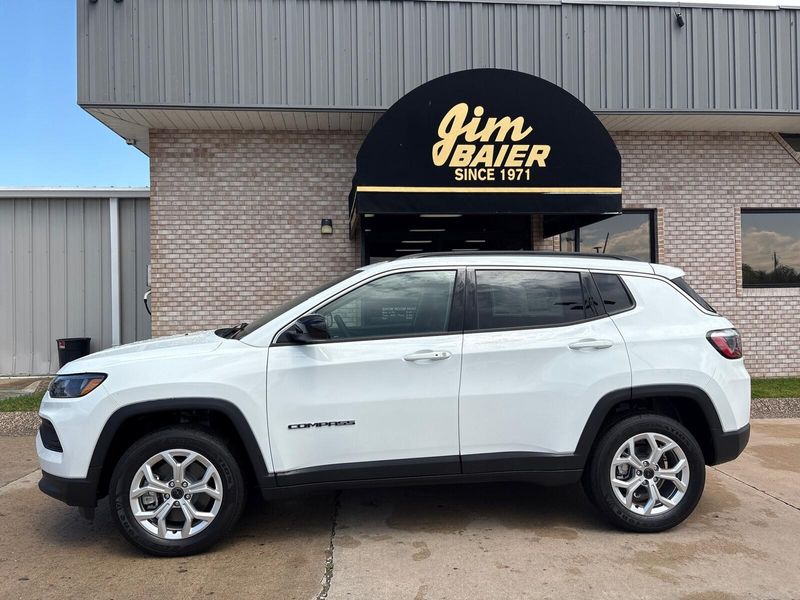 2025 Jeep Compass Latitude 4x4Image 2