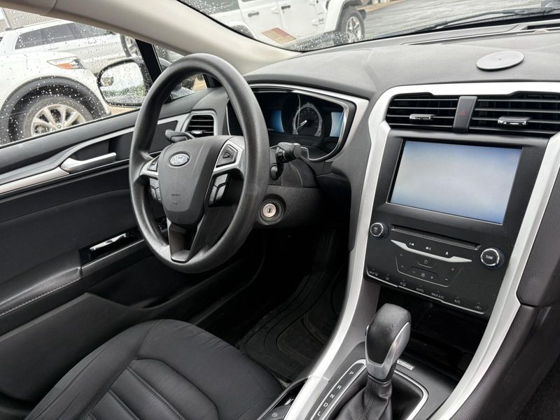 Used 2014 Ford Fusion Hybrid SE HybridImage 8