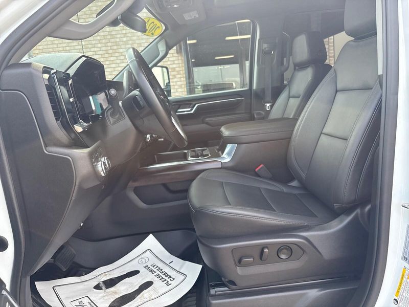 2024 GMC Sierra 2500HD SLTImage 3