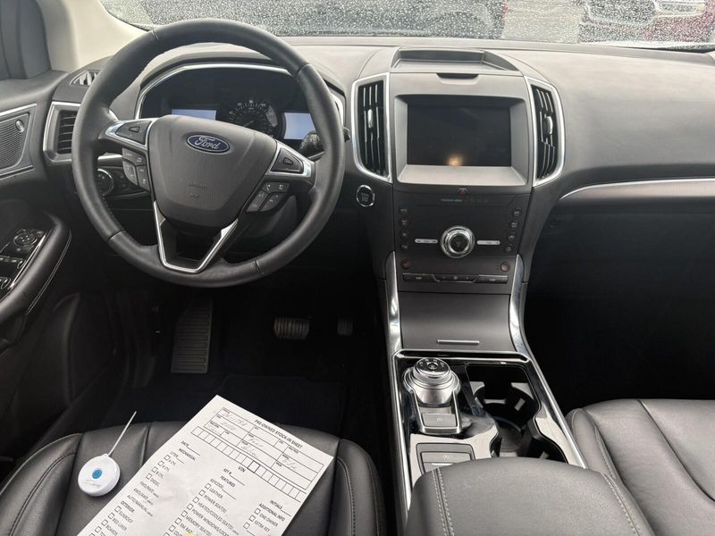 Used 2020 Ford Edge TitaniumImage 11
