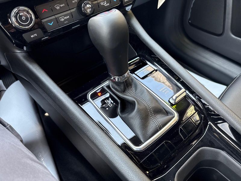 2025 Jeep Compass Limited 4x4Image 17