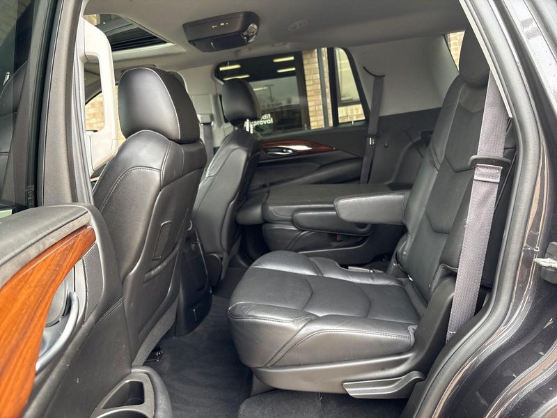 Used 2016 Cadillac Escalade Luxury CollectionImage 4
