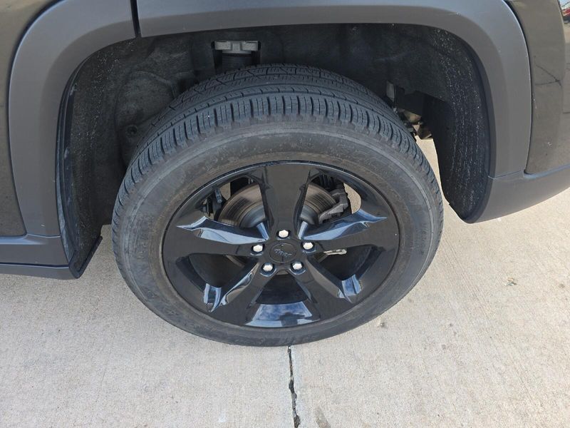 Used 2023 Jeep Grand Cherokee LimitedImage 4