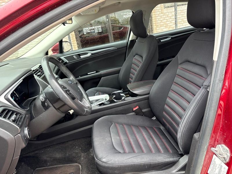 2014 Ford Fusion SEImage 3
