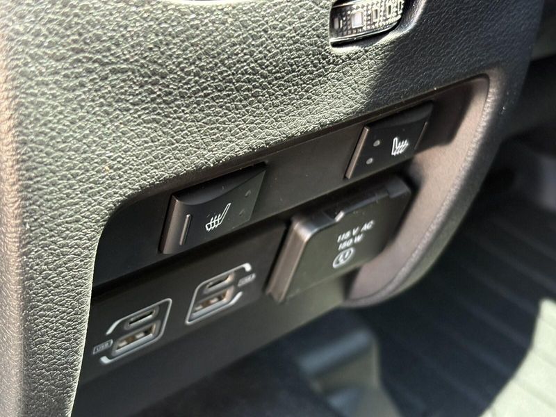 Used 2022 Jeep Cherokee LimitedImage 5