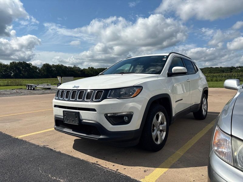 Used 2017 Jeep New Compass LatitudeImage 2