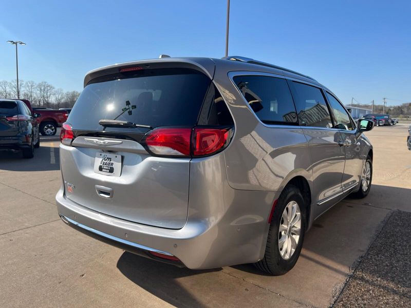 2018 Chrysler Pacifica Touring LImage 9