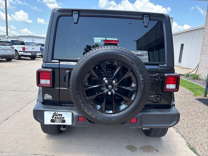 Used 2021 Jeep Wrangler Unlimited SaharaImage 10