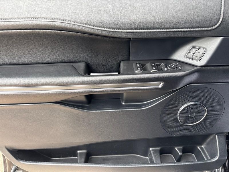 Used 2019 Ford Expedition XLTImage 14
