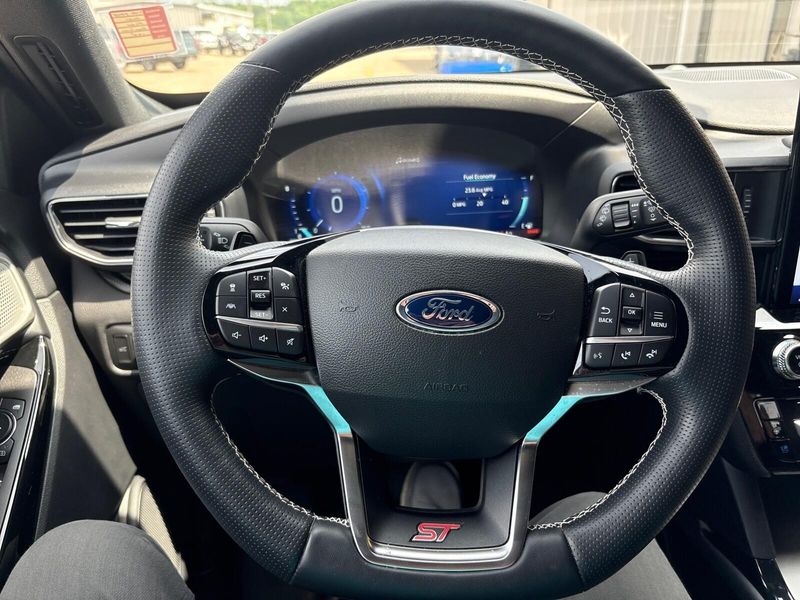 2021 Ford Explorer STImage 18