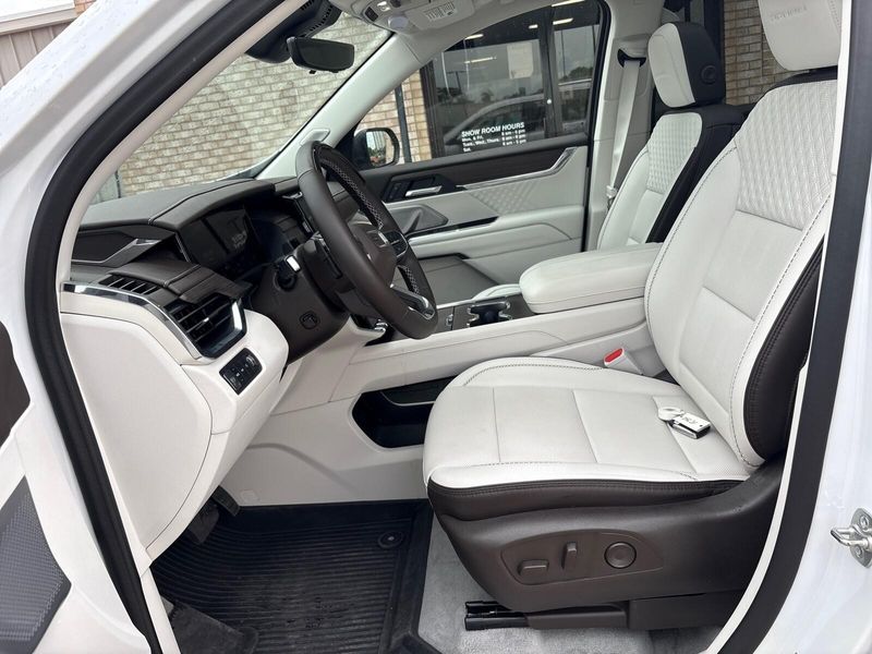 2024 GMC Acadia AWD DenaliImage 3